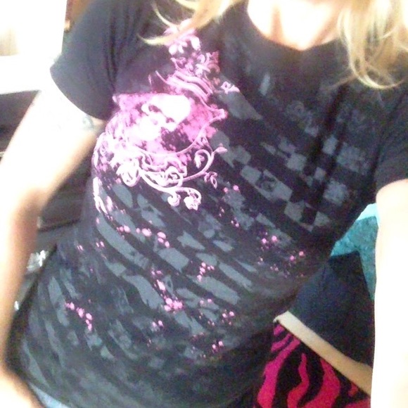 Skull design tee - Picture 3 of 8